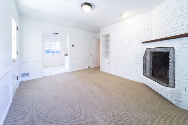 Building Photo - Newly Remodel Home in West Hills!