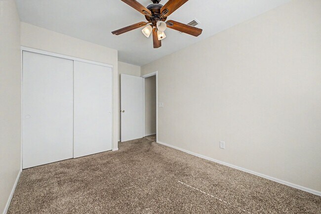 Building Photo - 7435 W Louise Dr