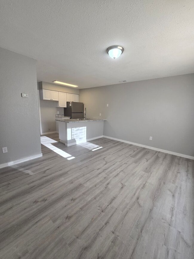 Building Photo - 1 Bedroom 1 Bathroom Apartment!