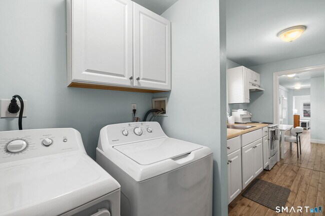 Building Photo - 108 College Pl