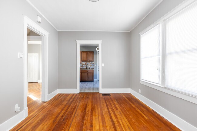 Building Photo - 1220 Manitau Ave