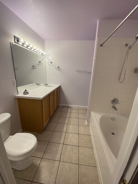 Building Photo - 5127 Stillwater Creek Dr