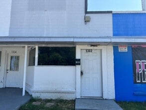 Building Photo - 1302 N Raguet St