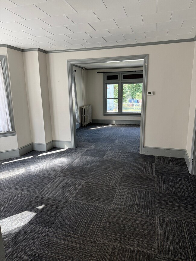 Building Photo - 68 Penn St