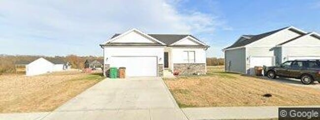 Building Photo - Spacious 4-Bedroom Home in Altoona Neighbo...