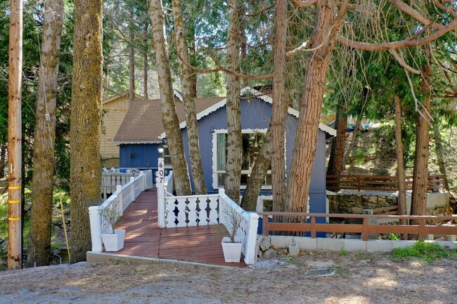 Building Photo - 407 S Dart Canyon Rd