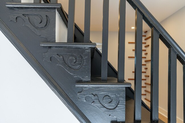 Building Photo - Newly Renovated 2-Bedroom 1-Bathroom Home in Port Richmond Available Now!