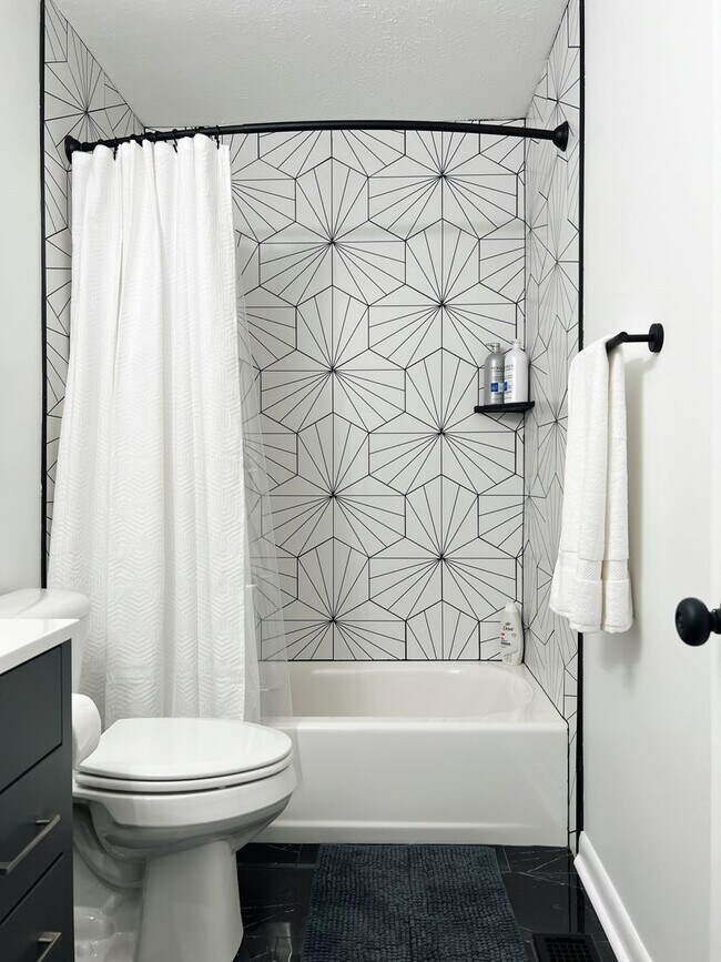 Building Photo - Premium Rental Near Shelbyville Country Club!