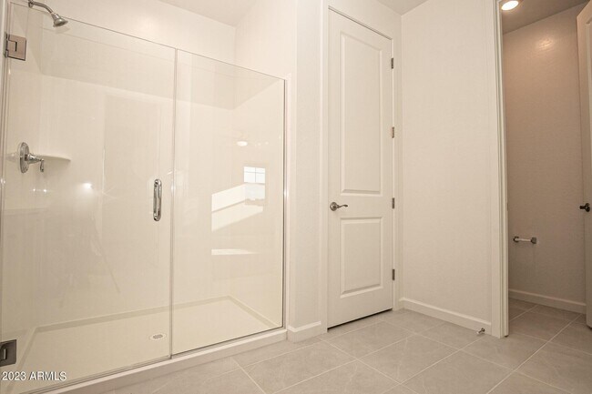 Building Photo - 1941 W Holden Dr