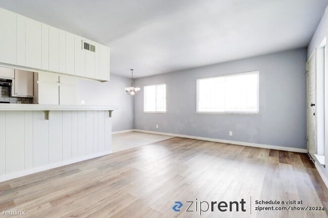 Building Photo - 2 br, 1 bath Townhome - 7384 Franklin Blvd...