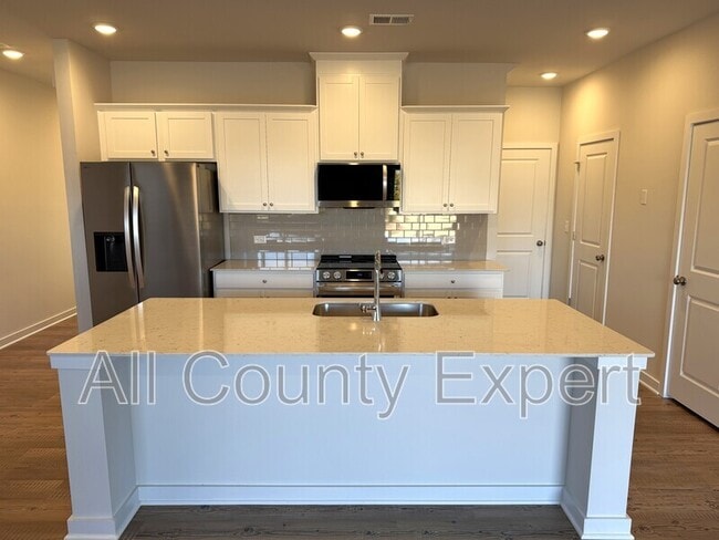 Building Photo - 7273 Mulberry St