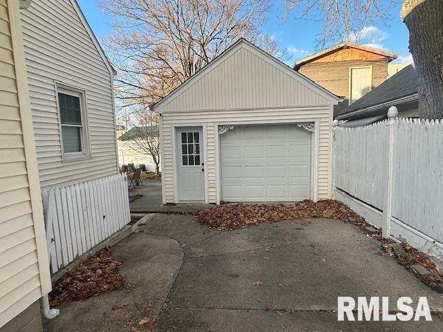 Building Photo - 209 E Cruger Ave