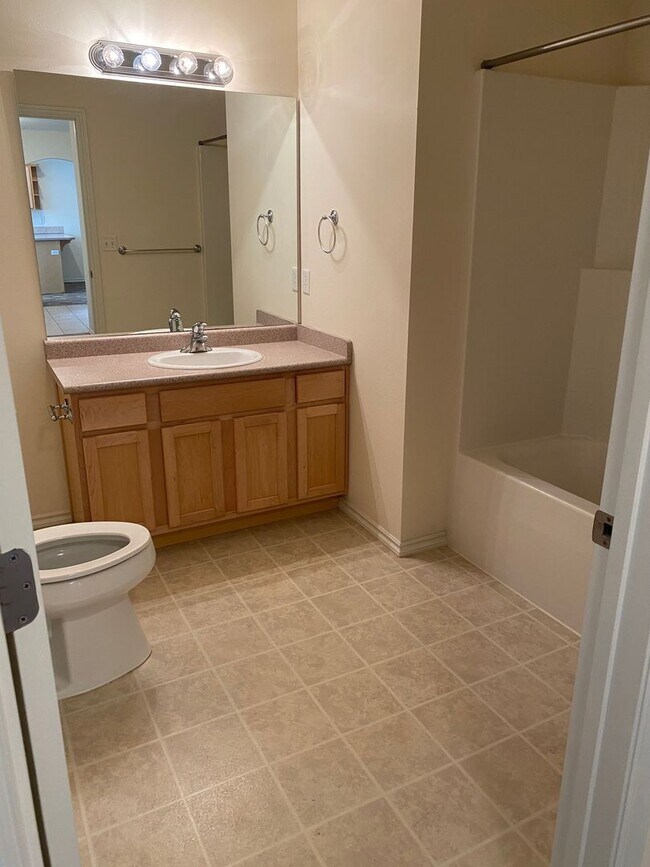 Building Photo - 917 Orchid Pl
