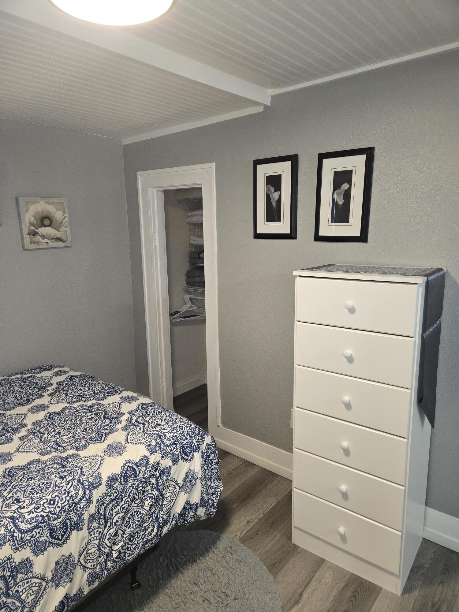 Building Photo - 1213 5th St