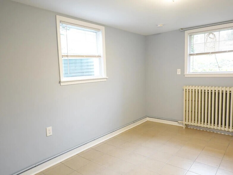 Building Photo - 910 Kennebec Ave