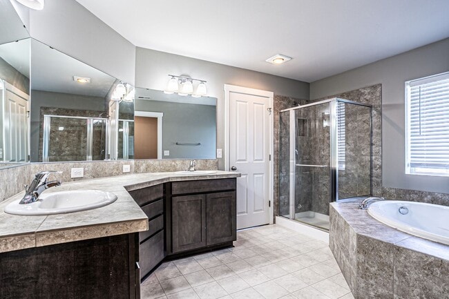 Building Photo - Beautiful 4 bedroom, 2.5 bath home in Rain...
