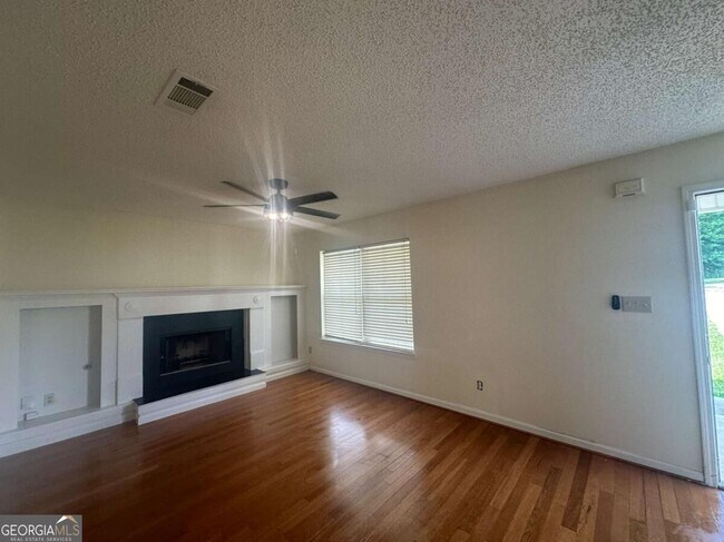 Building Photo - 839 Tramore Dr