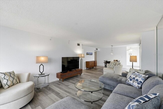 Building Photo - 400 Island Way