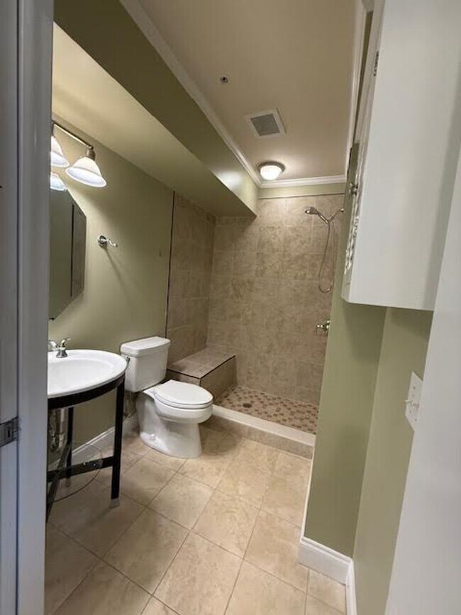 Building Photo - Experience the Heart of It All - at Mayfaire Townview!