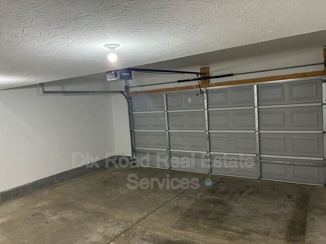 Building Photo - 461 Draft Ct