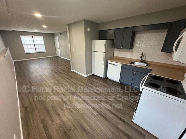 Building Photo - 9213 E 54th Terrace