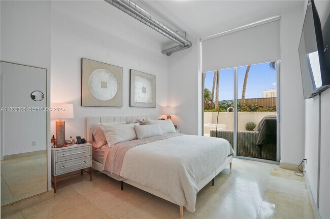 Building Photo - 3029 NE 188th St