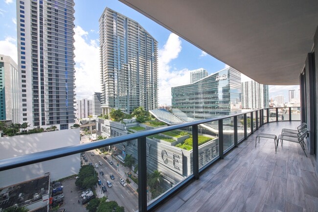 Building Photo - 801 S Miami Ave