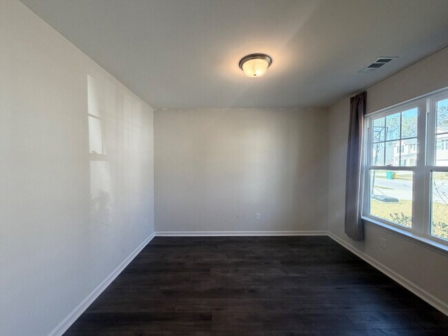 Building Photo - Four Bedroom Home in Heritage New Riverside!