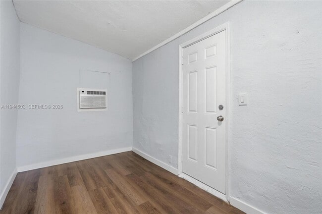 Building Photo - 5401 SW 20th St