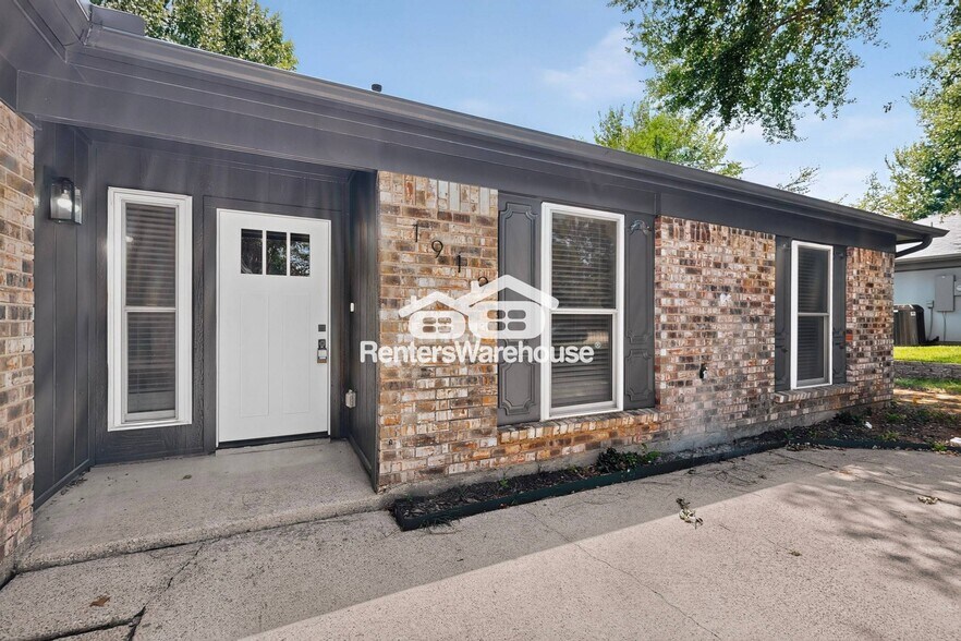 Building Photo - 1919 Buckeye Dr