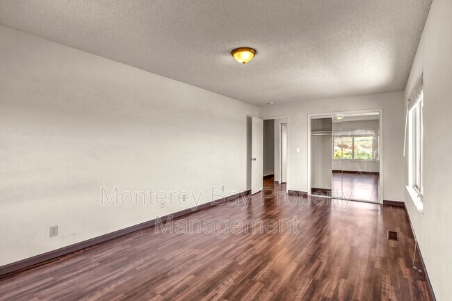 Building Photo - 1446 Skyview Dr