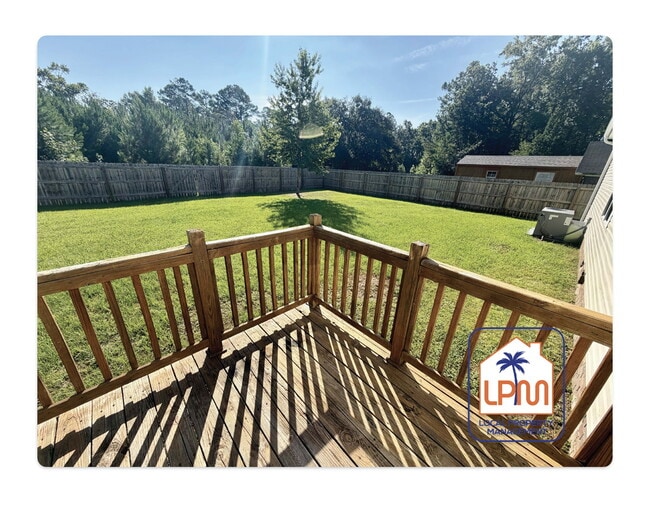 Building Photo - Spacious 3-Bed Retreat with Granite Kitchen & Cozy Fireplace