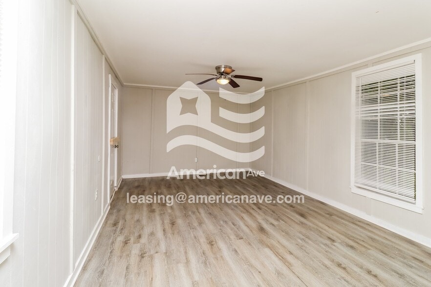 Building Photo - 335 E Ridgeway St