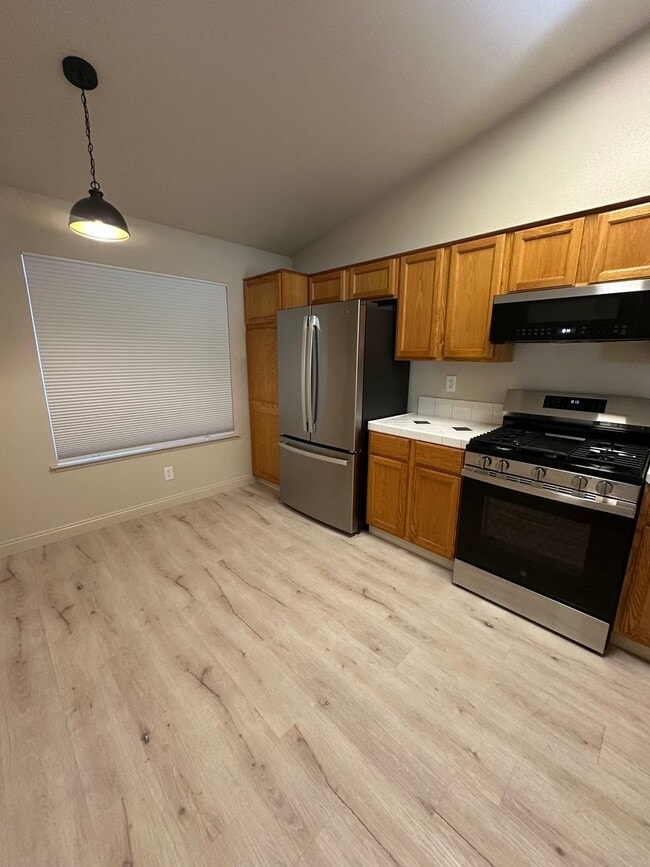 Building Photo - Remodeled 3 bedroom 2 bathroom home locate...