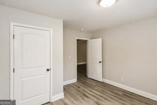 Building Photo - 453 Charleston Pl