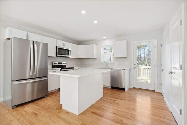 Building Photo - 16 Cardinal Ln