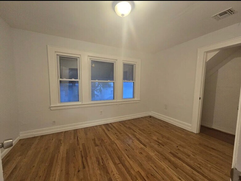 282 Schley Ave 3 - 281 Schley St
