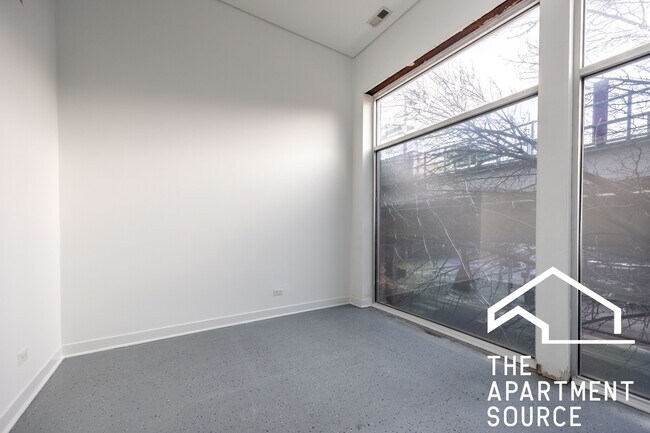 Building Photo - 1002 W Lake St