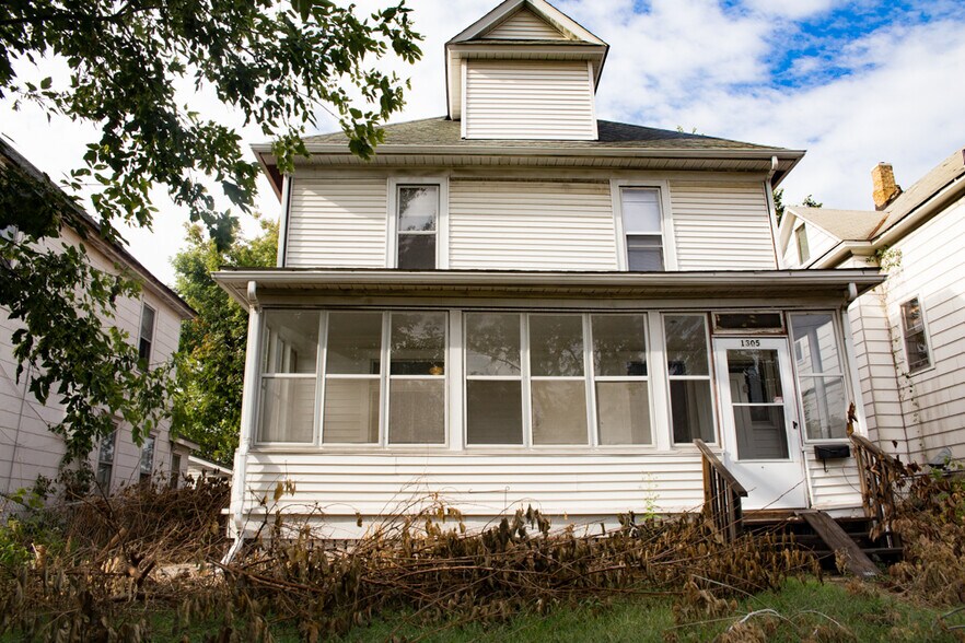Primary Photo - 1305 E Hennepin Ave
