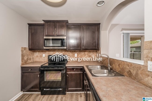Building Photo - 4853 Woodford Wy