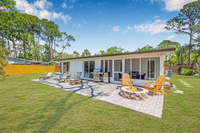 Building Photo - 4925 Camellia Way S