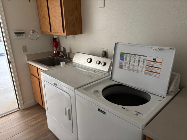 Building Photo - 43003 N Old Mine Rd