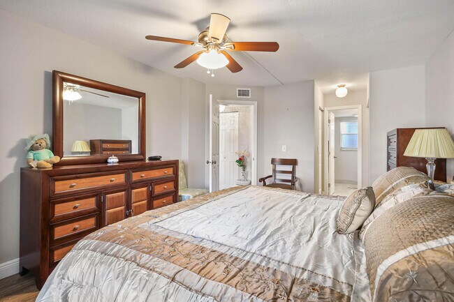 Building Photo - 3951 Via Poinciana