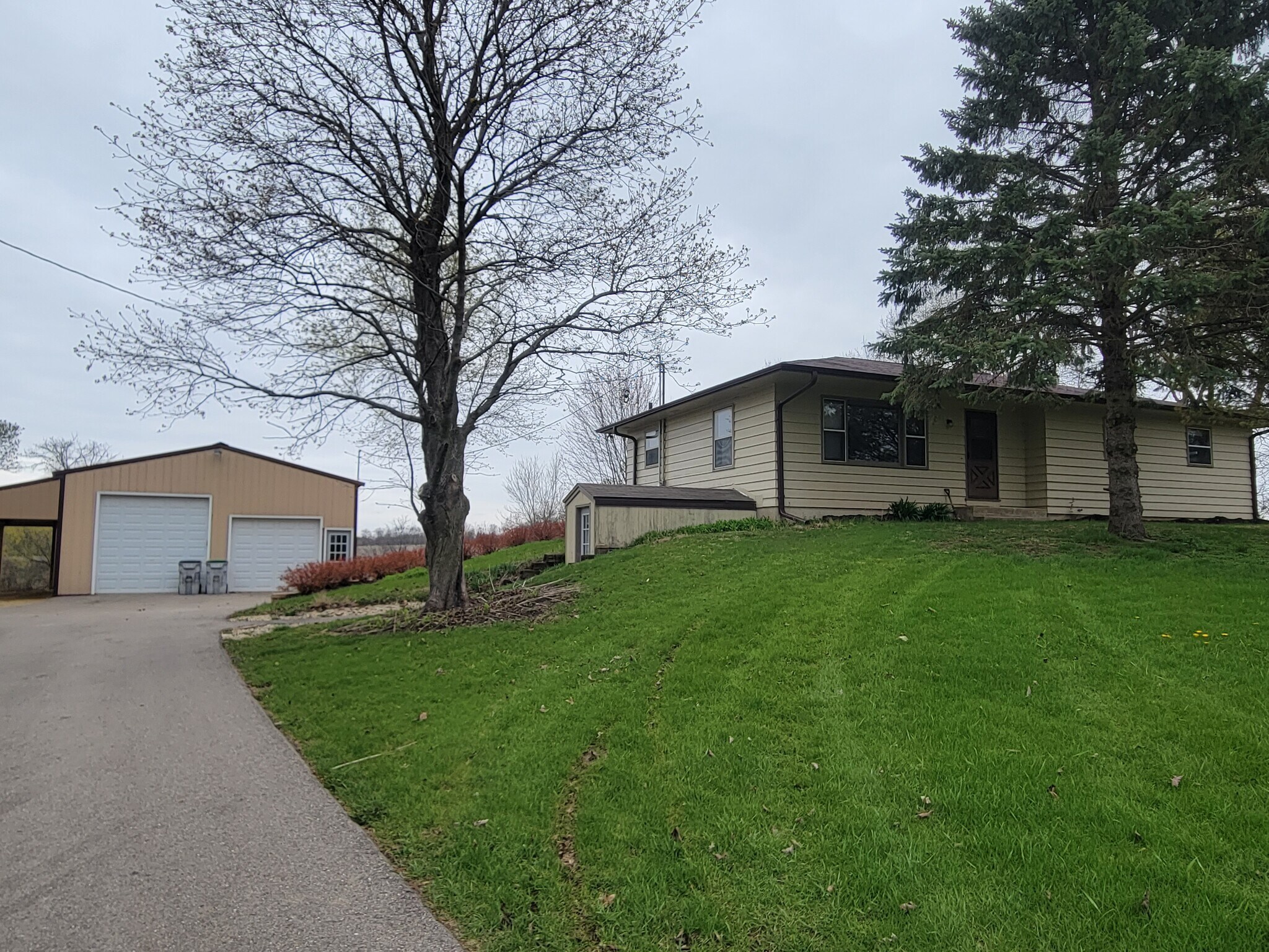 Building Photo - 5727 E Freedom Ln