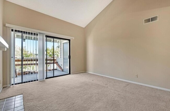 Building Photo - Cozy Penthouse Condo in Gated Community with Pools & In-Unit Laundry