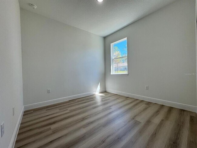 Building Photo - 7185 N Tallwood Dr