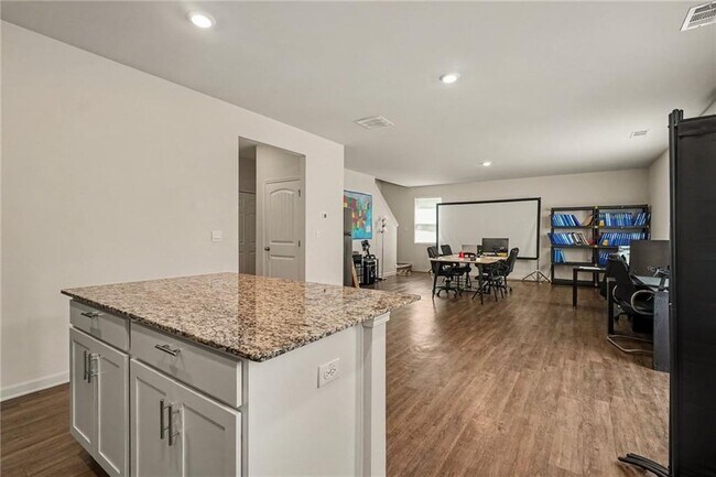 Building Photo - 477 Starbuck Parkway