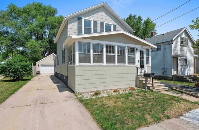 Building Photo - 532 W 5th Ave