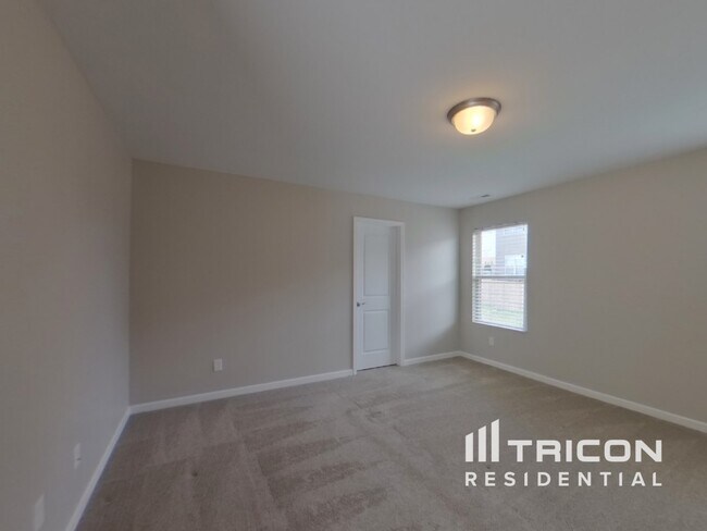 Building Photo - 1035 Lonergan Cir