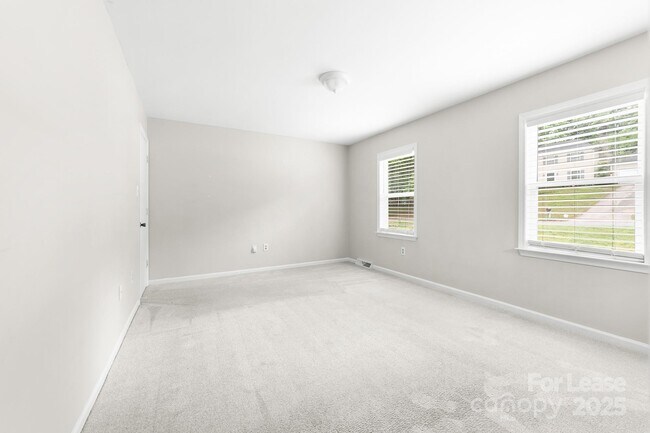 Building Photo - 616 Silversmith Ln